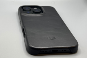 Funda negra de cuero de Alex Goldfinch 
